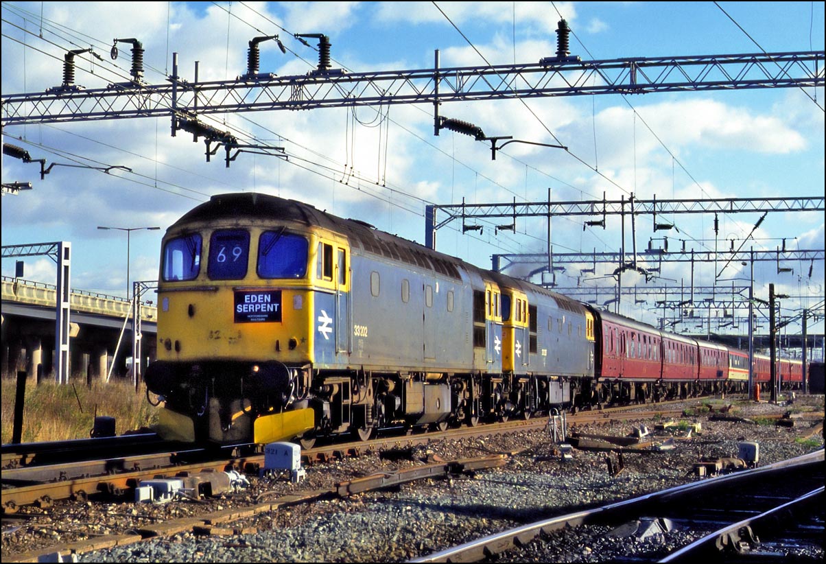 33202 and 33207 at Bescot