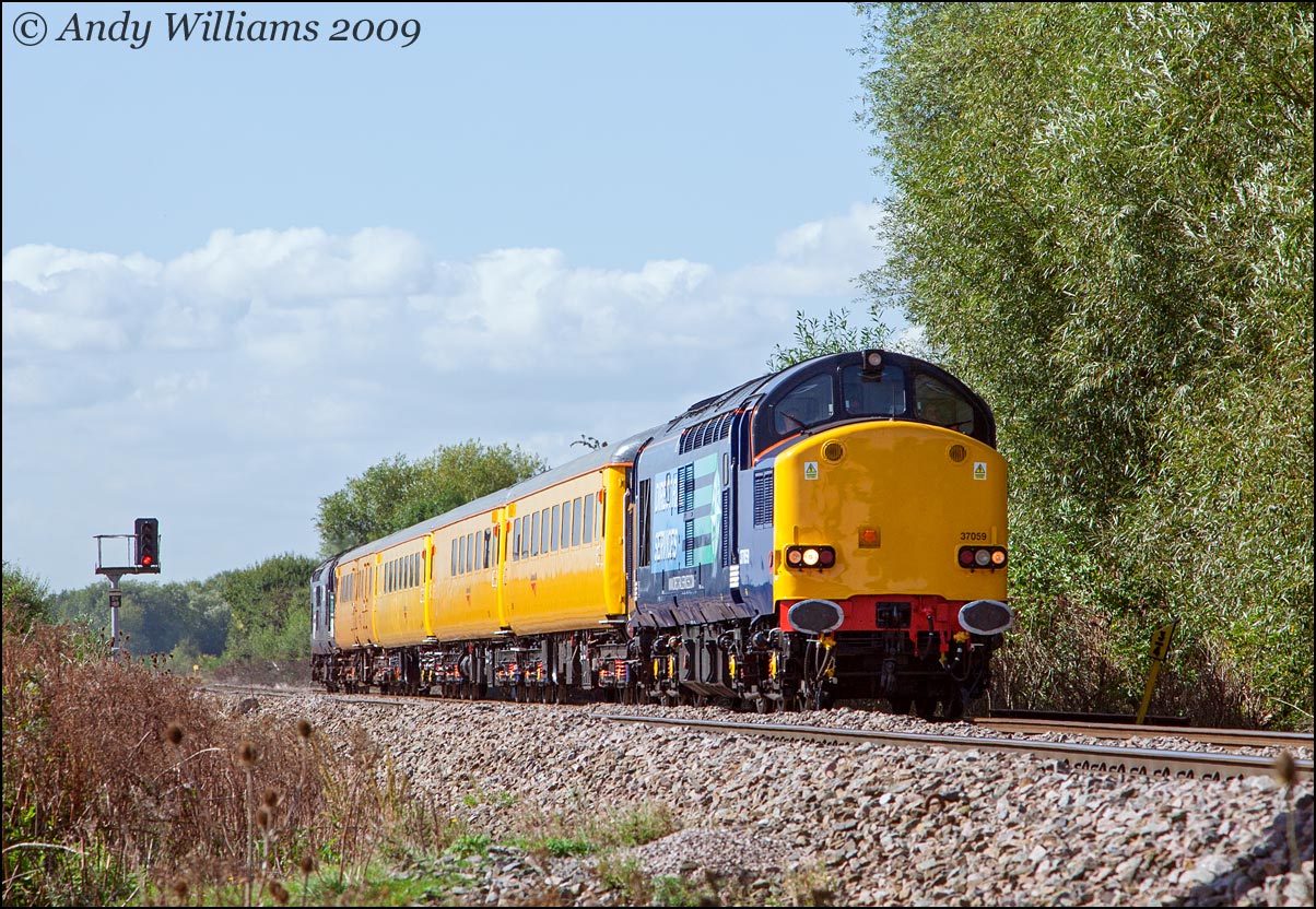 37059 and 37609 at Willington