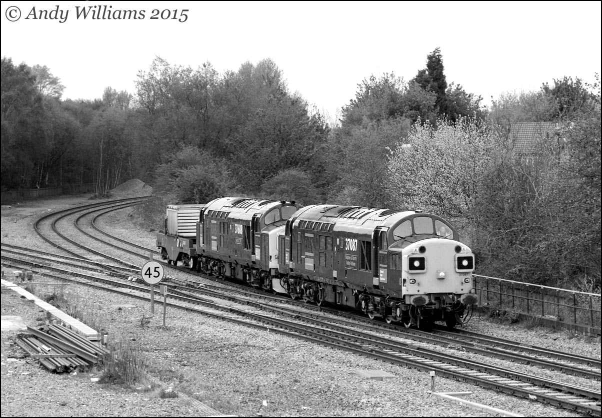 37087 and 37688 at Ryecroft