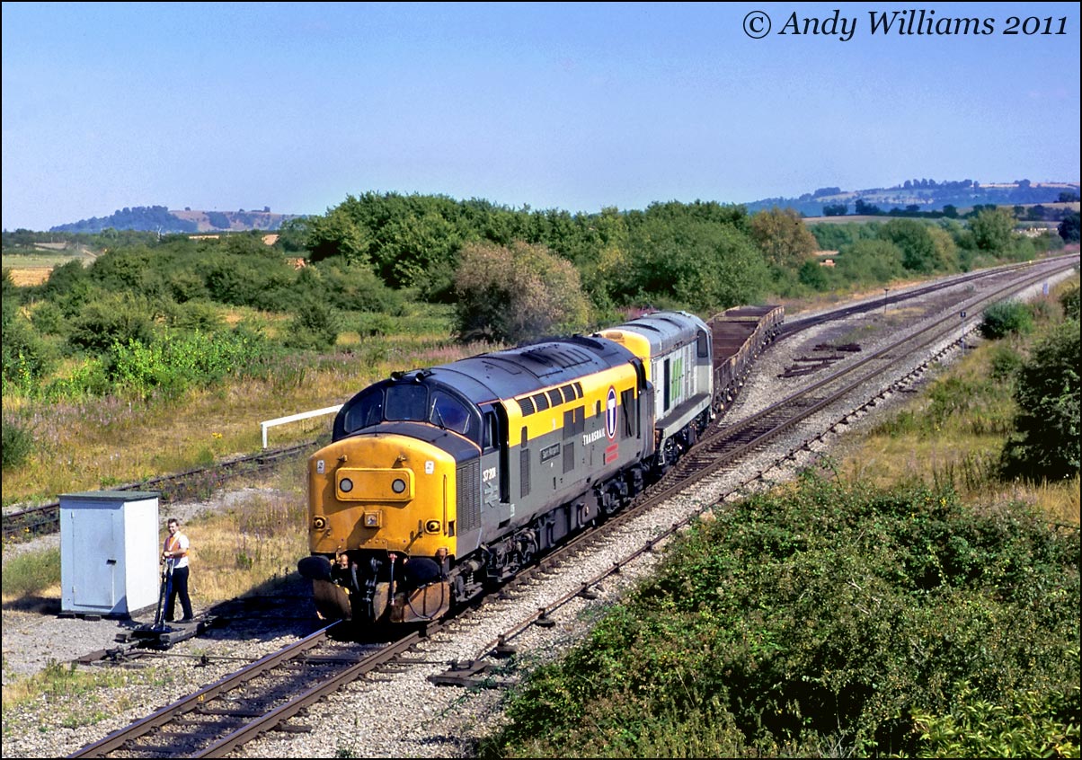 37201 and 20075 at Honeybourne
