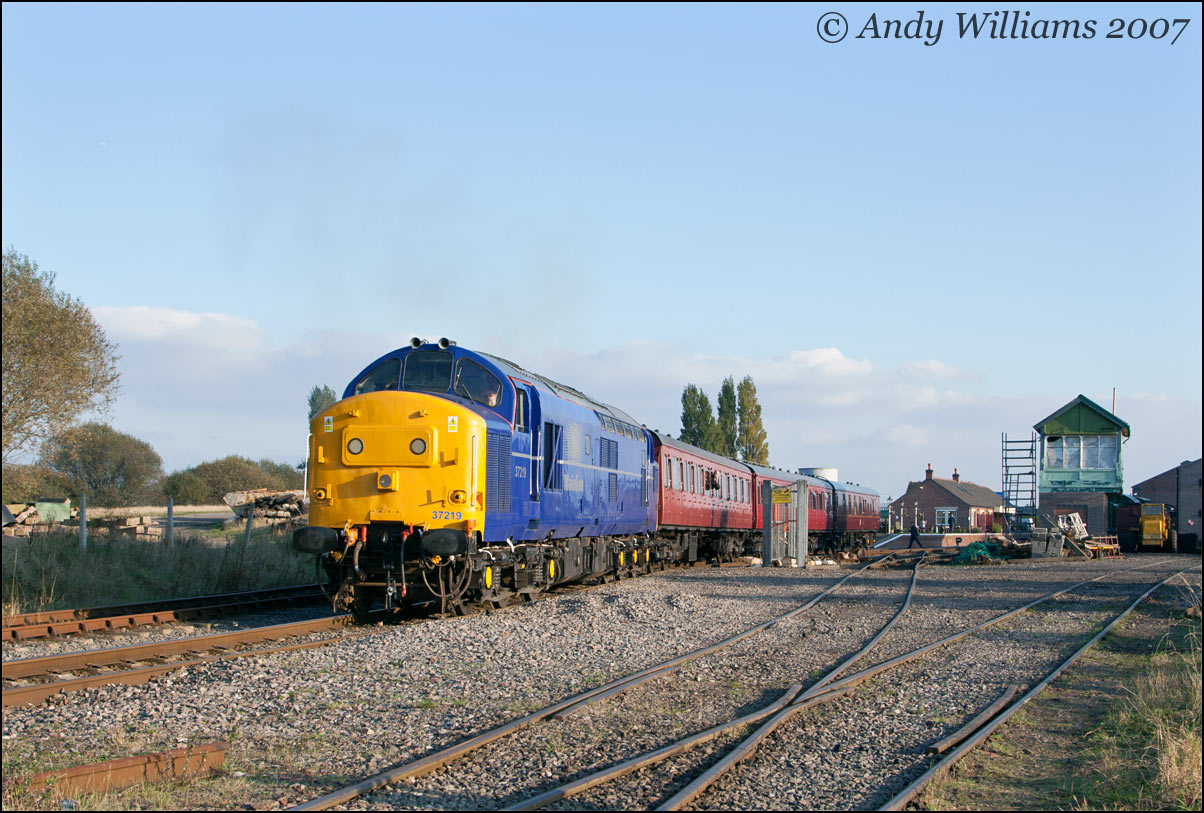 37219 at Brownhills West