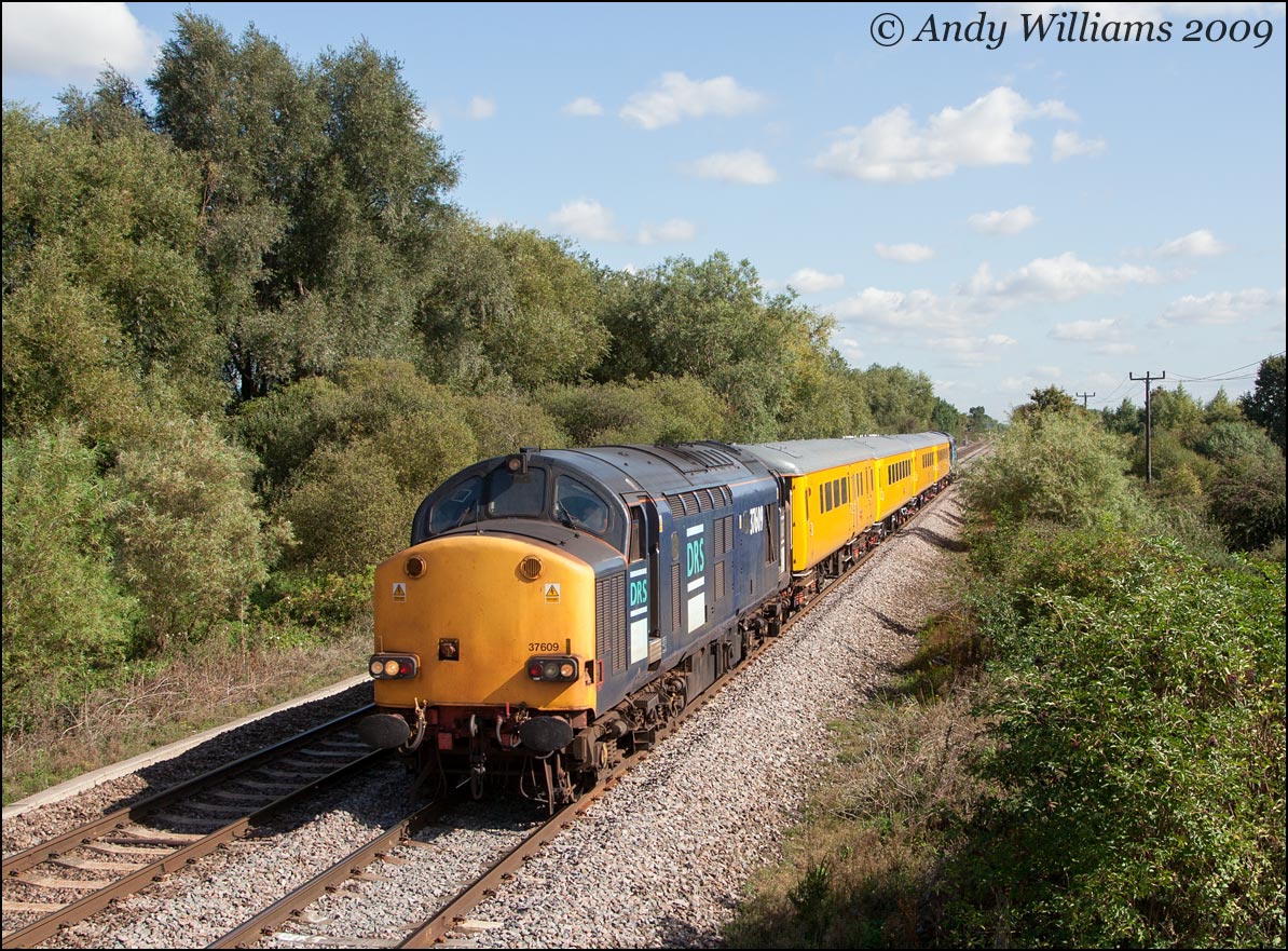 37609 and 37059 at Willington