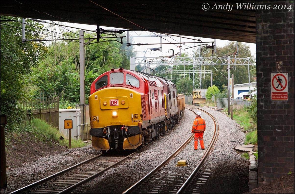 37670 and 37401 at Hamstead