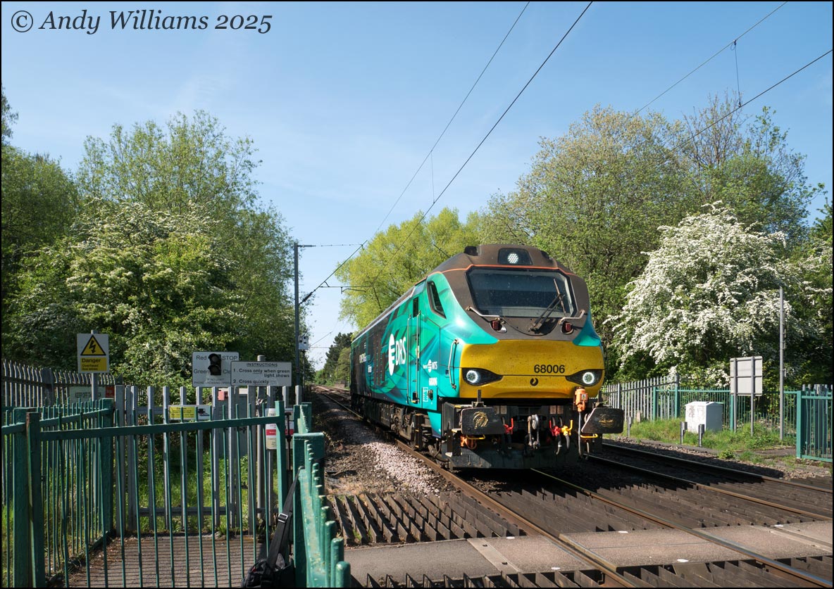 68006 at Newton Road foot crossing (Tame Bridge)