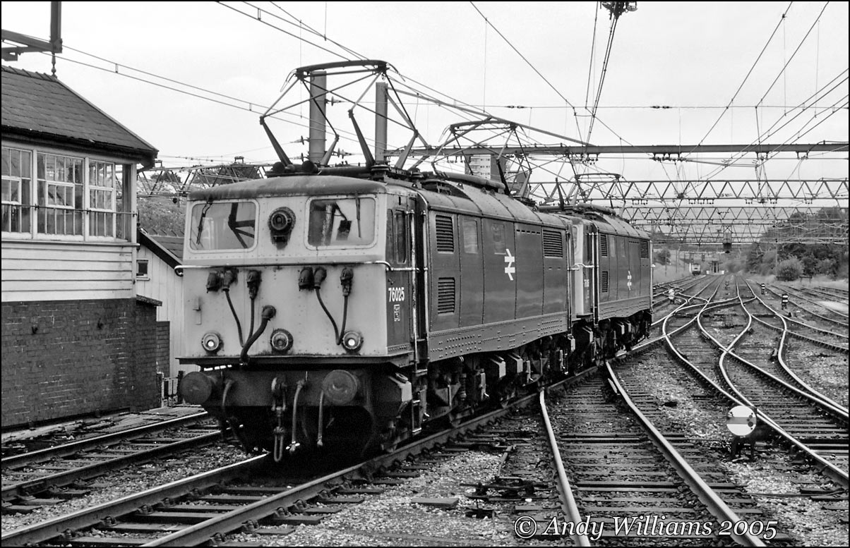 76025 and 76016 at Dinting
