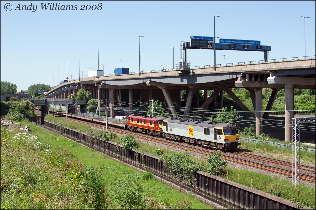 92030 and 90039 at Bescot