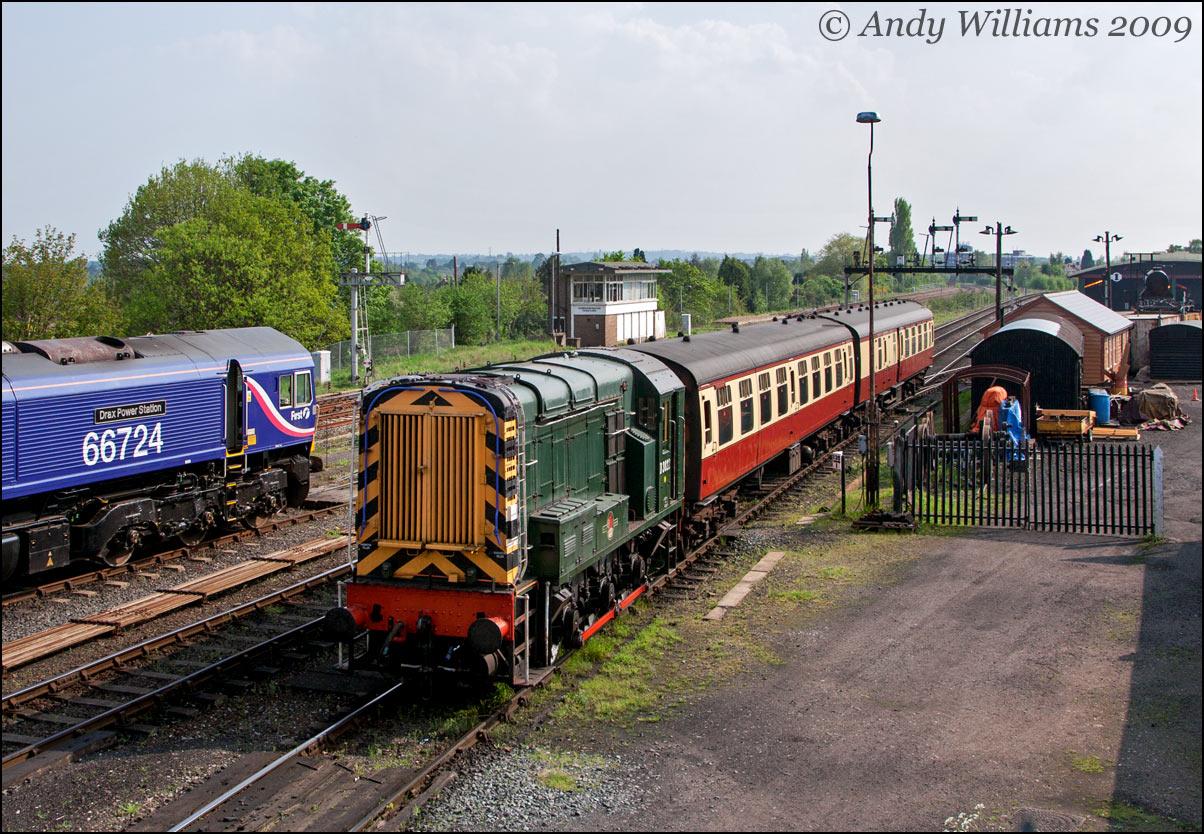 66724 and D3022 at Kidderminster