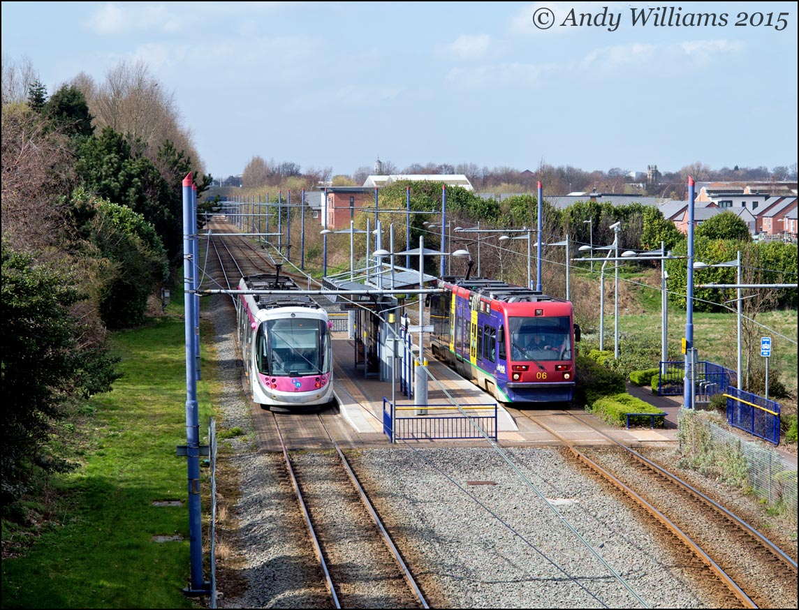 Trams 06 and 20 cross at Bradley Lane