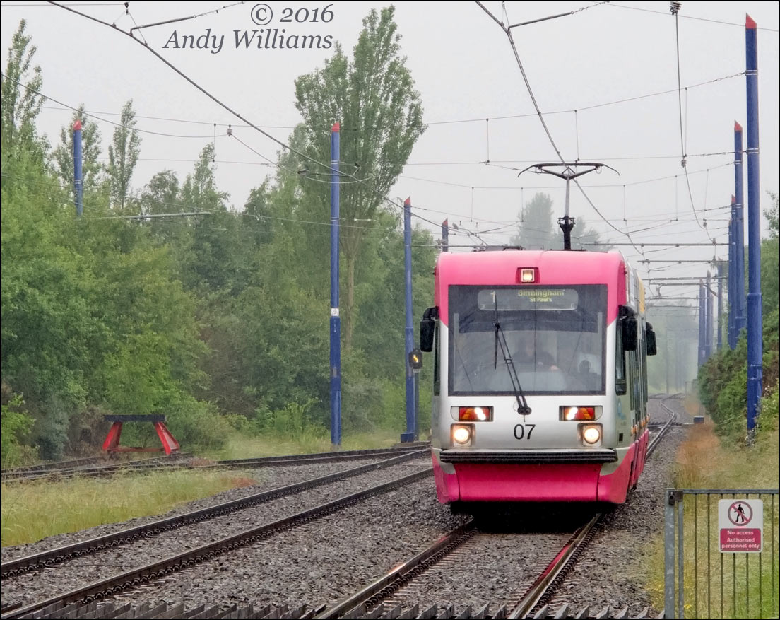 Tram 07 at Wednesbury Parkway