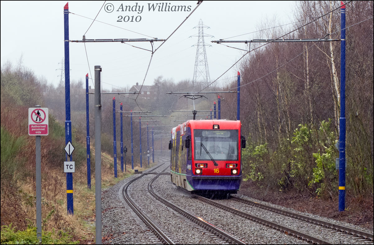 Midland Metro tram 16 at Black Lake