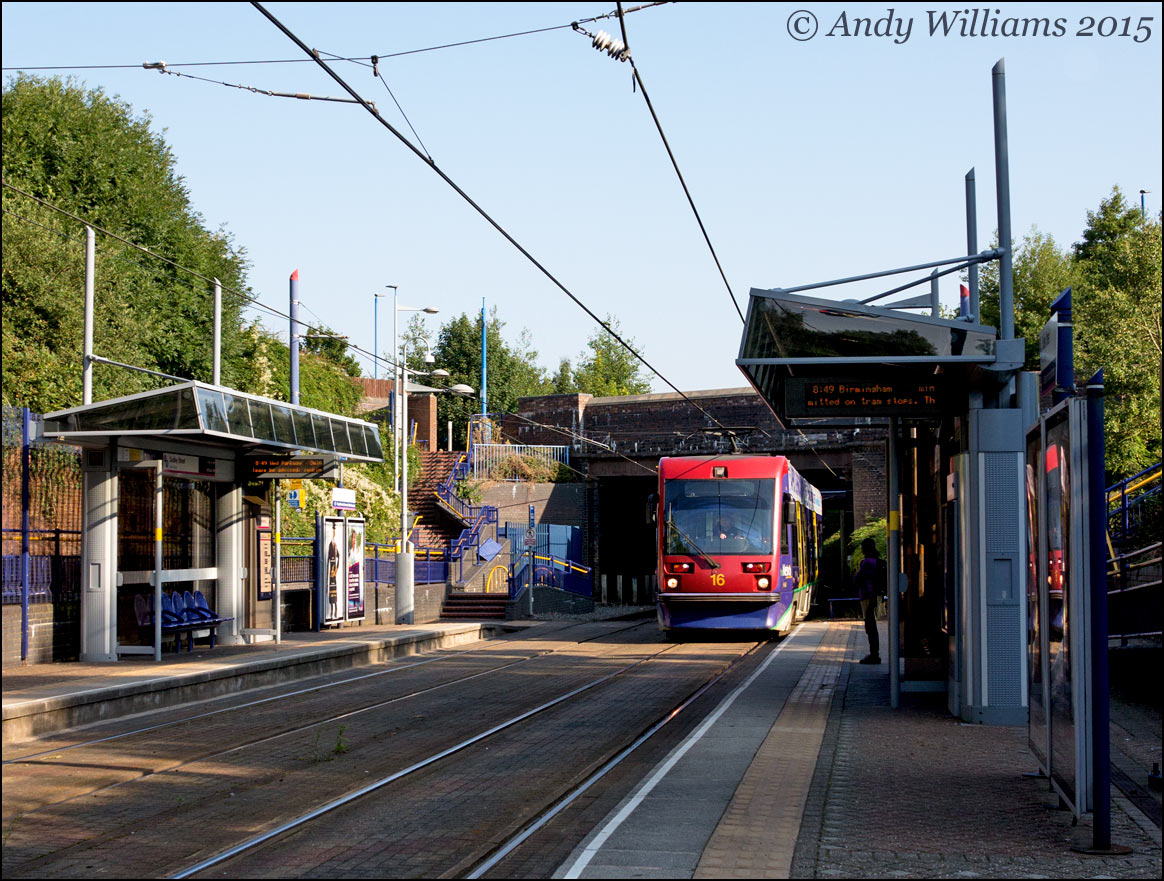 Tram 16 at Dudley St