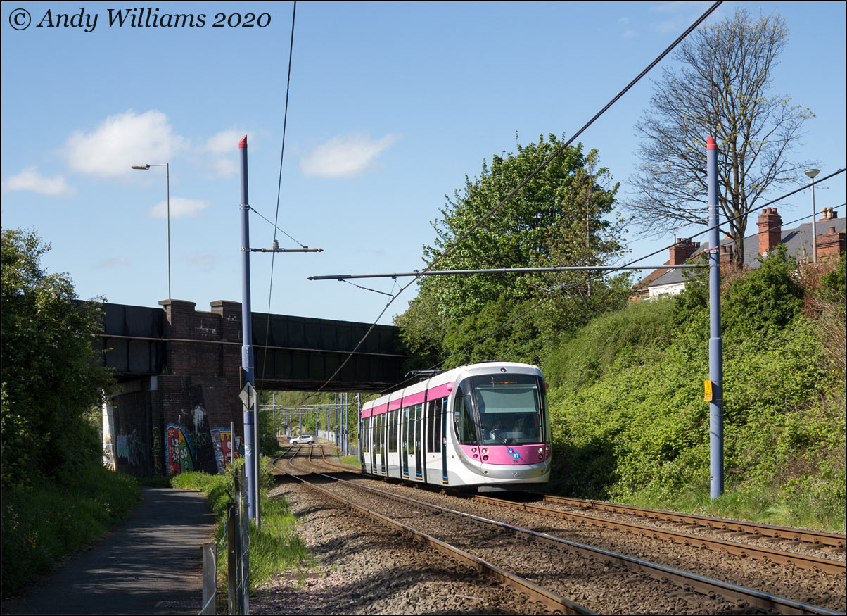 Tram 28 at Bilhay Lane, West Bromwich