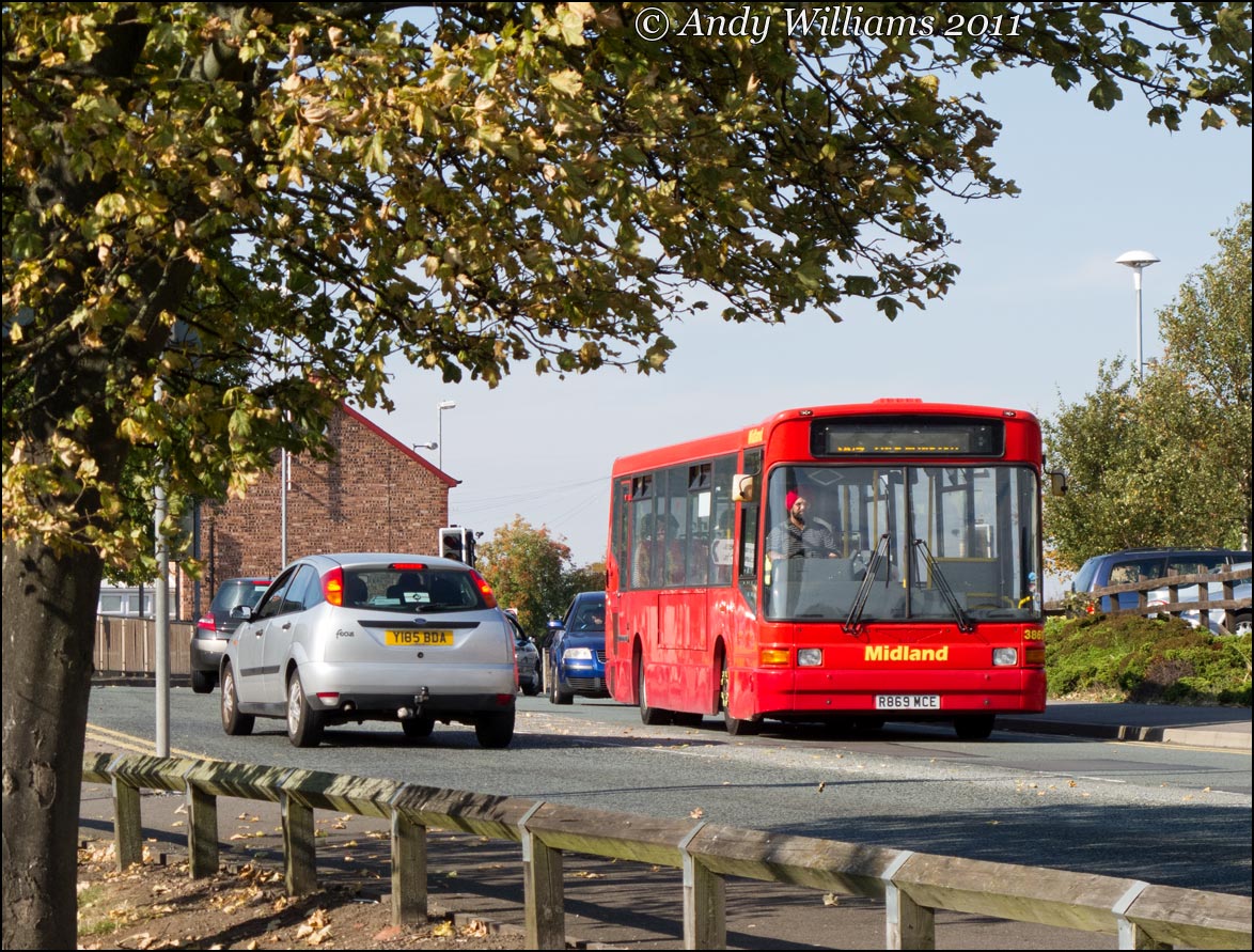 Midland bus 3869 (R869 MCE) at Darlaston